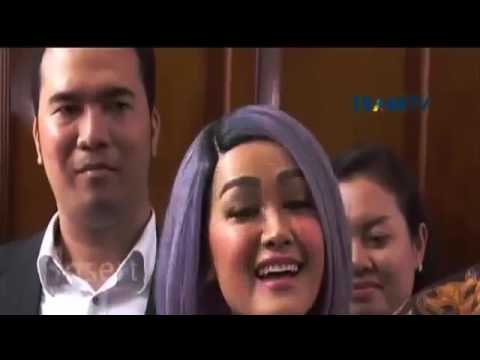 Disaat Jupe Sudah Resmi Menjanda dan Memakai Baju Berwarna Ungu !!!