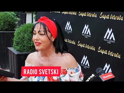 Zlata Petrovic golog pupka stigla na promociju Nadice Ademov!