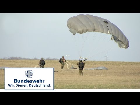 Fallschirmjäger der Bundeswehr – Rundkappe vs. Gleitschirm – Unterschiede und Gemeinsamkeiten