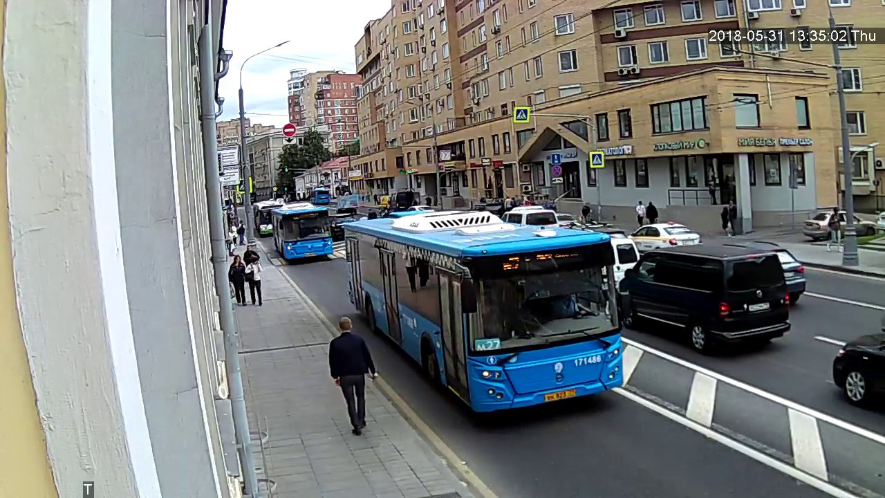Автоледи сбила девушку на улице Таганская в Москве