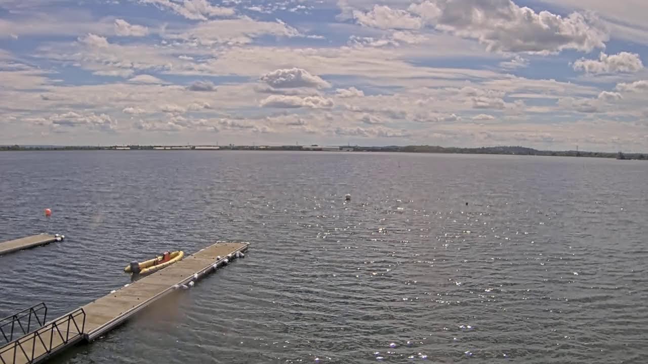 Live webcam view of Queen Mary Sailing Club Reservoir