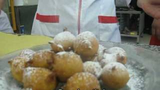 preview picture of video 'Ricetta Frittelle o frìtole di carnevale'