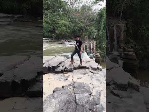 Miguel está na cachoeira Salto do Céu Mato Grosso