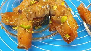 בקלי קלות- בקלאווה סהרונים מעולה (ליהי קרויץ - מטבח בקלי קלות) - התמונה מוצגת ישירות מתוך אתר האינטרנט יוטיוב. זכויות היוצרים בתמונה שייכות ליוצרה. קישור קרדיט למקור התוכן נמצא בתוך דף הסרטון