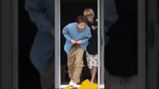 Download lagu The Way Taehyung Wake Up Jungkook From Sleep 😂😯 #shorts #taehyung #jungkook mp3