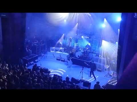 Videoclip de With Aplomb — Biffy Clyro