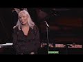 Joni Mitchell - River (what a perfomance)
