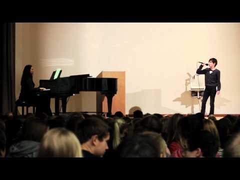 22 nóv 2011 söngkeppni, Theódór syngur