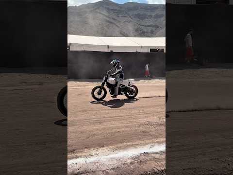 ESCOLINHA de DERRAPAGEM da Royal Enfield na Índia!