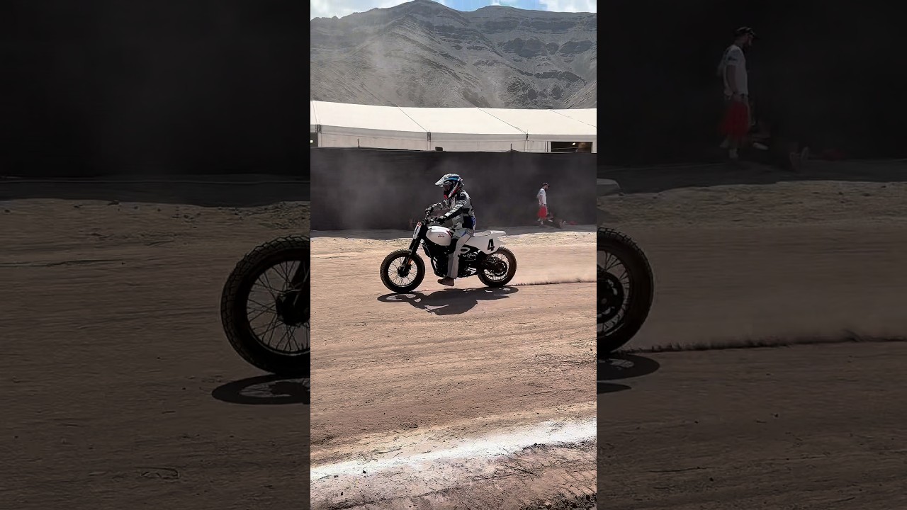 ESCOLINHA de DERRAPAGEM da Royal Enfield na Índia!