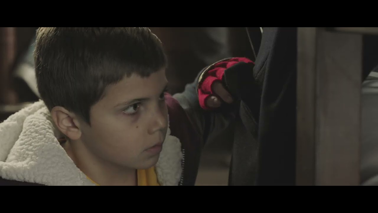 Trailer oficial de Credimi - Legendado