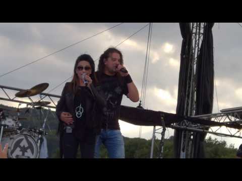 Arakain a Lucie Bílá - Zimní královna - Červený Kameň 09.09.2017