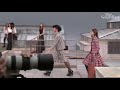 Saltó al desfile de Chanel y Gigi Hadid la echó de la pasarela