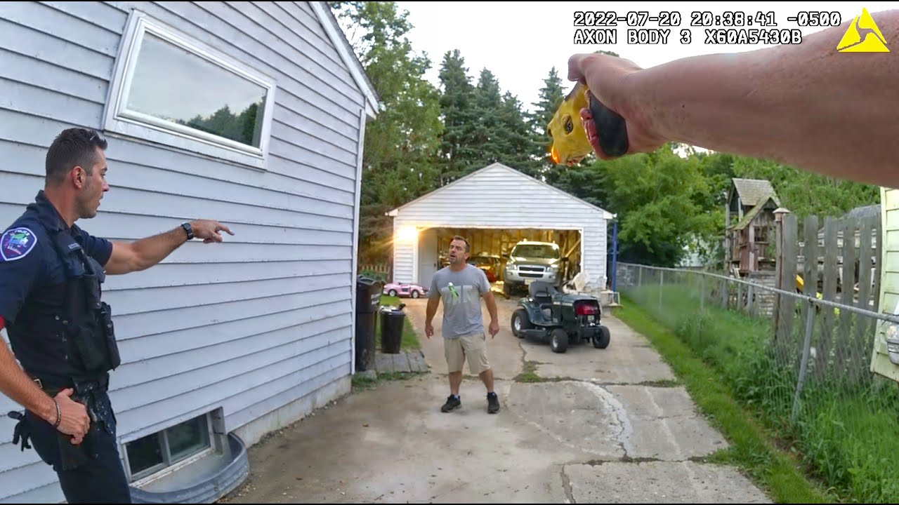 Here’s Why You Don’t Pull a SAW on the Cops