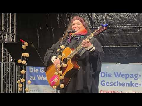 Franzi Kusche mit dem Song "Das Angebot der Woche"