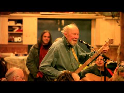 Pete Seeger performs Turn, Turn, Turn and recites Lincoln 12-07-2012
