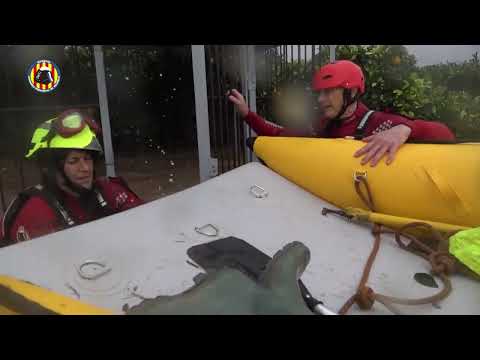 Rescatados una pareja y sus perros en Alzira