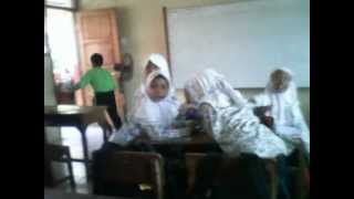 preview picture of video 'kelas 5b MIN Kalibuntu Wetan Kendal'