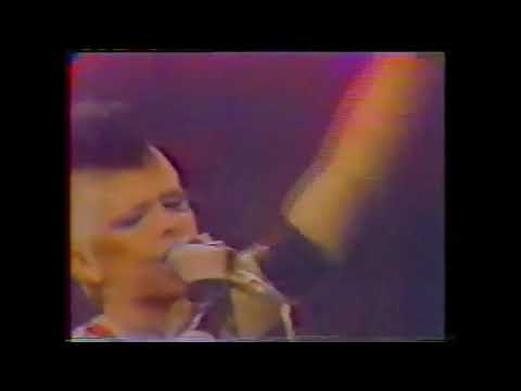 Wendy O. Williams - Chainsaws, Shotguns, and Rock N' Roll