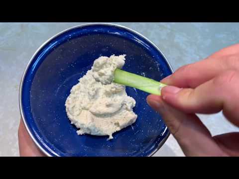 Cómo preparar receta de Dip cremoso de queso de cabra con semillas de girasol, miel y sal