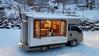 Download lagu ❄️ Warm camping with a dog in a truck during the first snowfall mp3 Download lagu ❄️ Warm camping with a dog in a truck during the first snowfall mp3