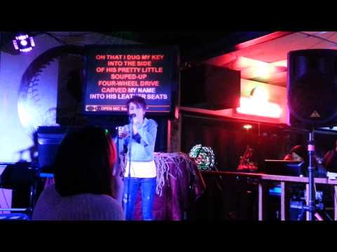 Girl stuns people in bar singing carrie underwood