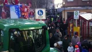 preview picture of video 'Karnevalsumzug Emmerich 2013 vom Quaker Wagen Teil 1'