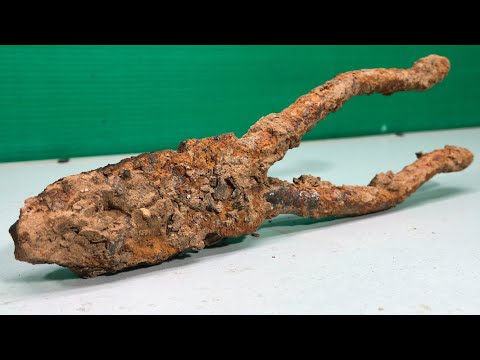 Antique ,Rusty And Fully Jammed Pliers Restoration