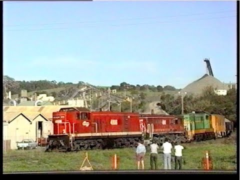 Australian 48 & 49 class diesel locomotives - Bombo ballast trains - January 1995.