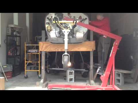 Experimental Airplane Build Lancair 4 IV hydraulic landing gear in operation during building