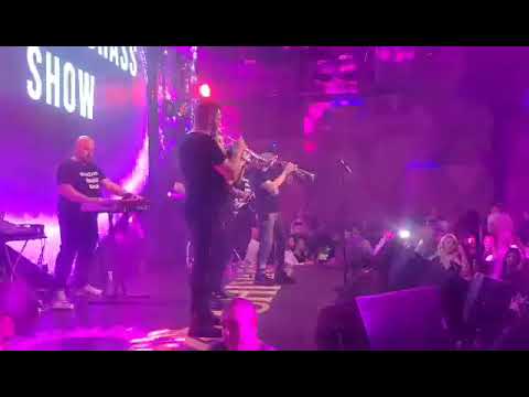 Gumzata Brass Show – Пружината