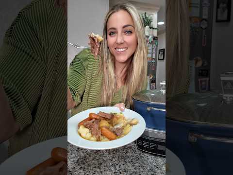 Easy Slow Cooker Pot Roast 🍲