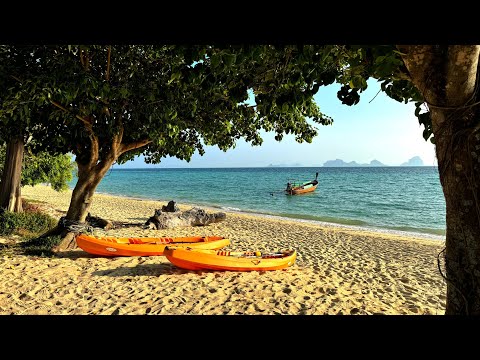 Пляж на восточном побережье острова Ко-Нгай, провинция Краби, Таиланд