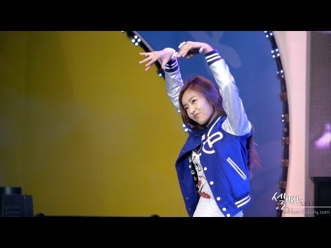 130927 에이핑크 윤보미 - Lovely Day 직캠 (오디오 수정) / 청원생명축제 by 셀빠