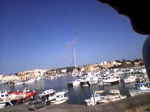 Lampedusa 27.08.2014 - Attivisti M5S si fanno alcune domande....