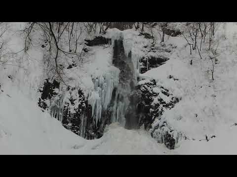 山形県酒田市　氷瀑の玉簾の滝