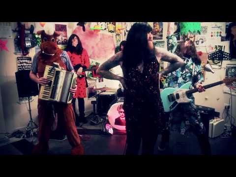 The Coathangers - Follow Me (OFFICIAL MUSIC VIDEO)