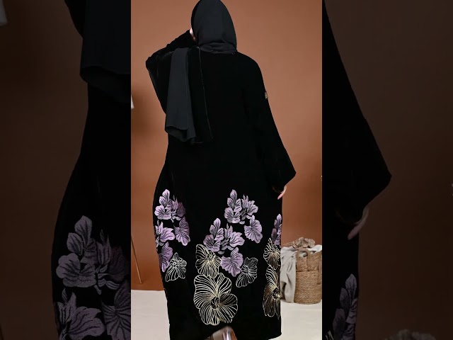 عباية مخمل بتطريز اسفل العباية