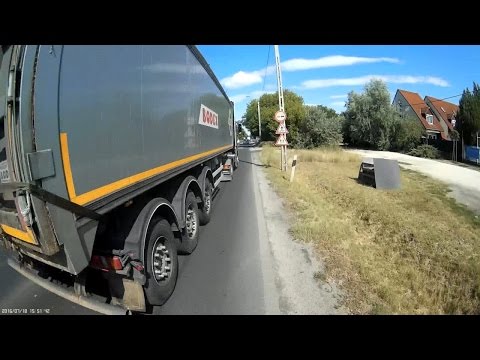 MIW-718 Kamion centizés és pantomim - Lorry close pass and mime