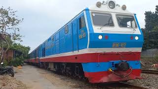 [5468] D19E - 927 kéo tàu SE12 chuyến đầu tiên vào ga Thanh Khê tránh SE11 (20.03.25 - 15h53)