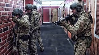 FBI SWAT Team Practices Clearing Rooms In The Shoo