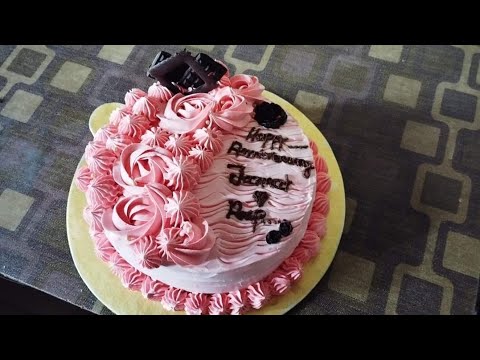 Amr delivery dewa Half vanilla and half chocolate 1.5 pound cake simple decoration...... 🥰🥰