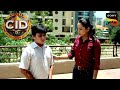 अपनी Friend को Rescue करने में एक बच्चे ने की Purvi 