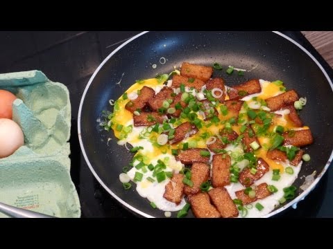 Bot Chien - Fried Rice Flour Cake with Eggs Recipe