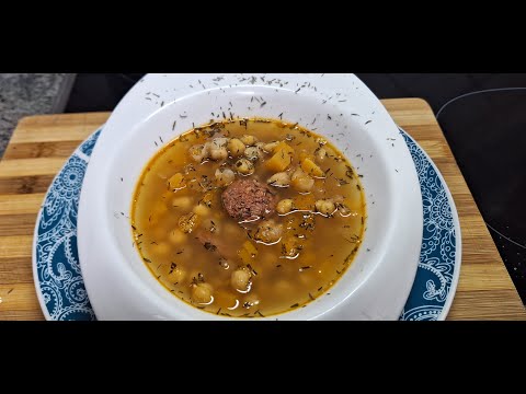 Garbanzos con chorizo a la sidra y calabaza. Chickpeas with spinach and egg.Ingredients: