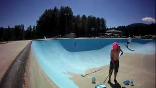 preview picture of video 'Castlegar Rotary Skatepark Bowl getting a paint job.'