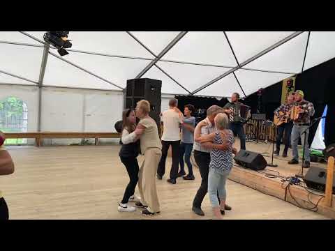 Reinlender med Skultbakkalaget på Dansefestivalen 2023 Dansnytt Jostein Haug