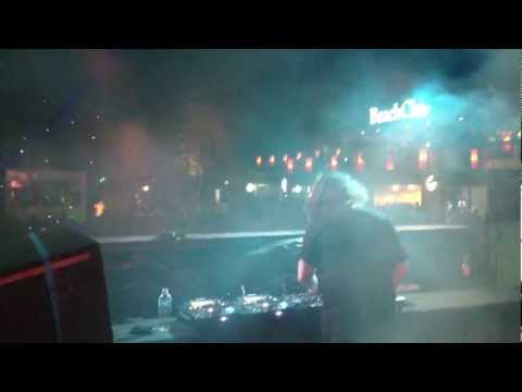 The Aston Shuffle vs. Tommy Trash - Sunrise [Axtone] [Live-HD]