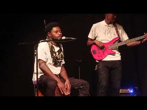 Yax Leader - Donne moi ta main -En Concert (live)