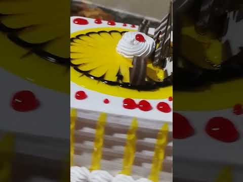 one kg pineapple pastry cake customer requested square shape 🍰🎂🎂😏